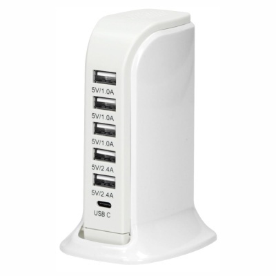 Carregador USB de torre branco com várias portas e marcações de voltagem e amperagem