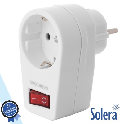 Tomada elétrica branca com interruptor vermelho e inscrição MAX.3680W da marca Solera