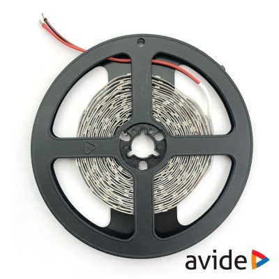 Bobina preta com fita LED branca enrolada, fios vermelhos e pretos, fundo branco e logotipo avide