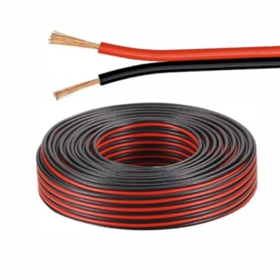 Rolo de cabo elétrico com cabos vermelho e preto, fios de cobre expostos