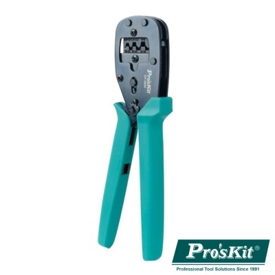 Alicate de cravar verde e preto da marca Pro'sKit com texto em fundo branco