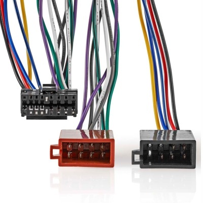 Três conectores elétricos com fios coloridos