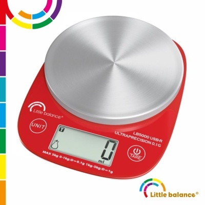 Balança digital de cozinha vermelha com prato metálico e ecrã LCD
