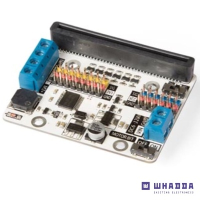 Placa eletrónica branca com conectores azuis e componentes eletrónicos