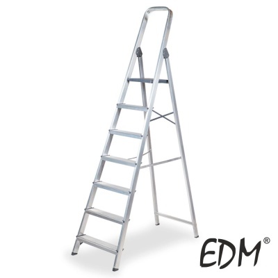 Escada de alumínio prateada com sete degraus e logo EDM