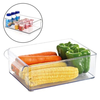 Organizador plástico transparente com legumes e inseto mostrando alimentos armazenados