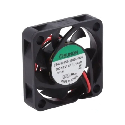 Ventoinha preta da marca SUNON com etiqueta verde e branca