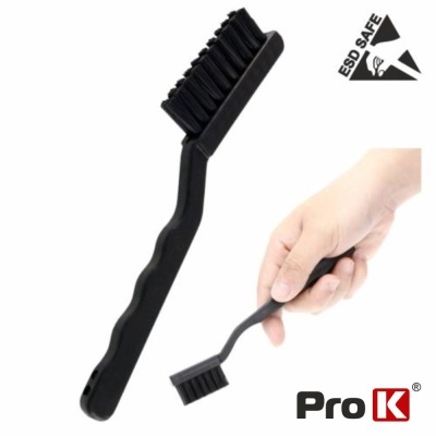 Escova de limpeza preta com cabo plástico e cerdas rígidas