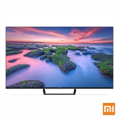 Televisor plano com imagem de paisagem costeira e logótipo da Xiaomi