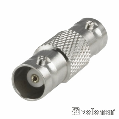 Conector BNC metálico prateado com textura antiderrapante