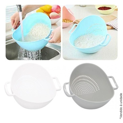 Coador plástico com alças e furos para drenagem em três cores