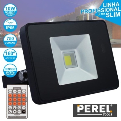 Projector LED preto com telecomando e texto técnico em fundo urbano