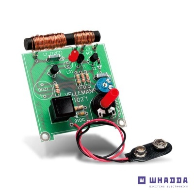 Placa eletrónica verde com componentes e ligação para bateria 9V