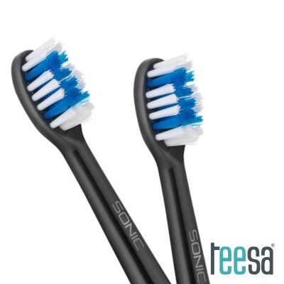 Cabeças de escova de dentes com cerdas azuis e brancas em cabo preto com texto SONIC