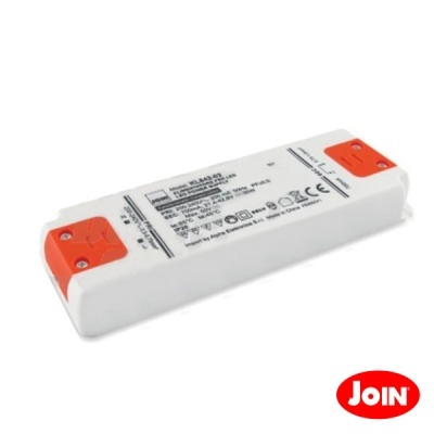 Transformador LED branco com detalhes laranja e texto impresso sobre fundo branco e logótipo Join