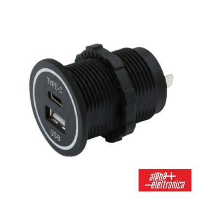 Tomada de painel preta com portas USB e logotipo alpha elettronica