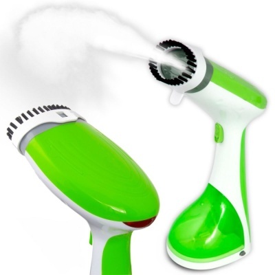 Vaporizador de roupa verde e branco a emitir vapor