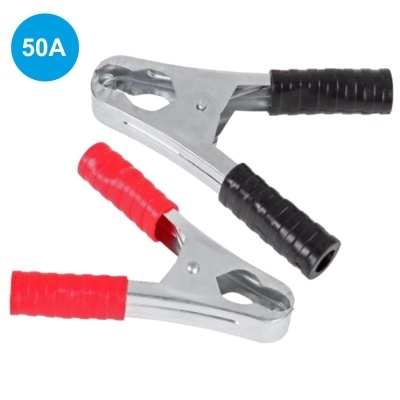 Par de pinças metálicas isoladas vermelho e preto com texto 50A