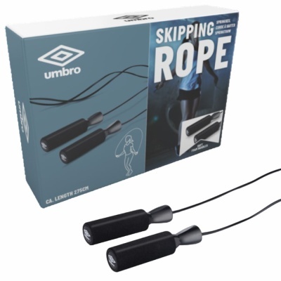 Corda de saltar preta com cabos da Umbro e embalagem azul