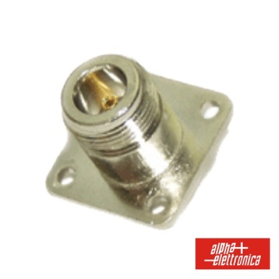 Conector coaxial metálico com base quadrada e logotipo Alpha Elettronica