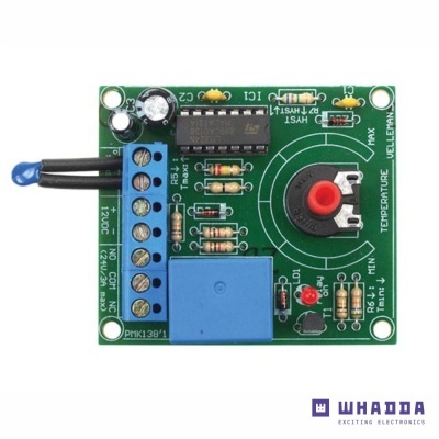 Placa eletrónica verde com componentes e terminal azul de controlo de temperatura