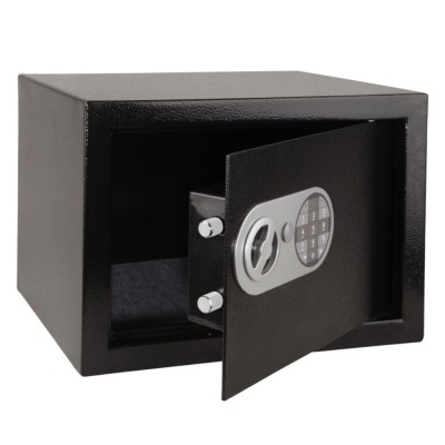 Cofre metálico preto com teclado numérico e porta aberta