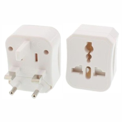 Adaptador de viagem elétrico branco com tomada universal e pinos tipo britânico e europeu