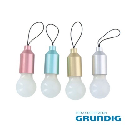 Quatro pen drives em forma de lâmpada em várias cores com alças pretas