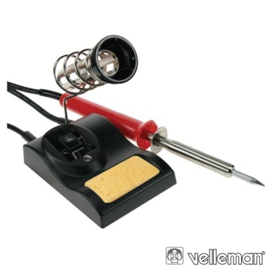 Ferro de soldar com base e suporte metálico, esponja de limpeza amarela, e logótipo Velleman