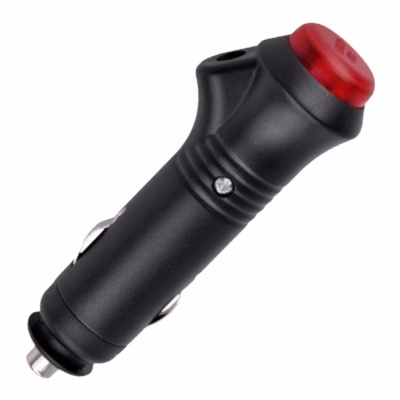 Adaptador para tomada de isqueiro de carro preto com botão vermelho