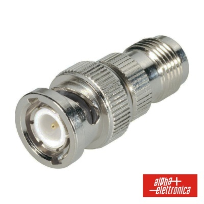 Adaptador metálico BNC fêmea para SMA macho com logótipo alpha+ elettronica