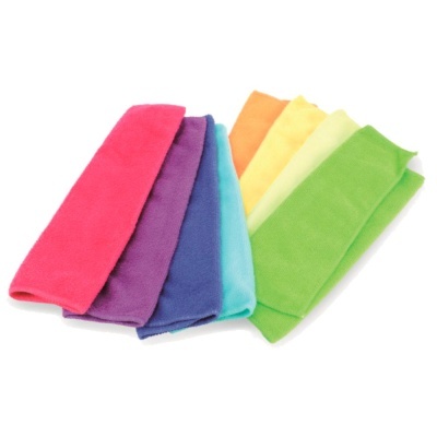 Toalhas coloridas em tecido macio empilhadas