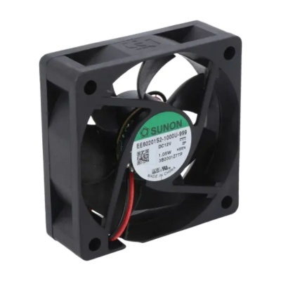 Ventoinha de computador preta da marca SUNON com etiqueta branca