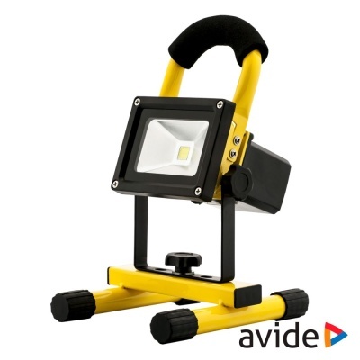 Projetor LED portátil amarelo e preto com pega acolchoada e suporte largo