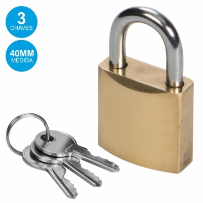 Cadeado metálico dourado com três chaves prateadas