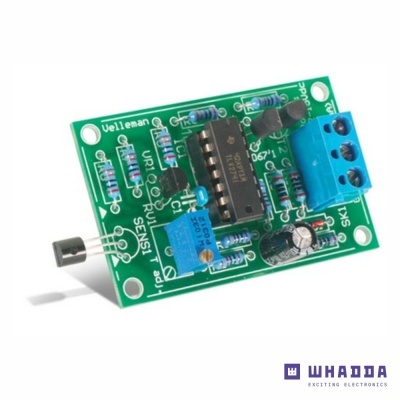 Placa eletrónica verde com vários componentes electrónicos