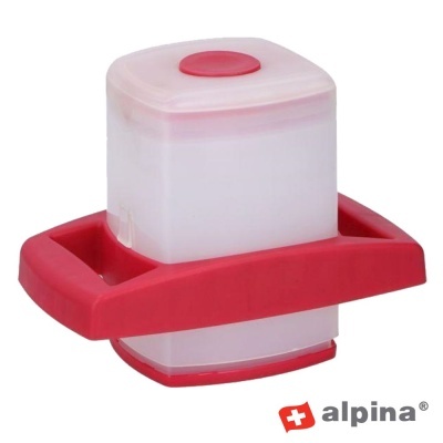 Recipiente plástico translúcido com tampa e base vermelhas