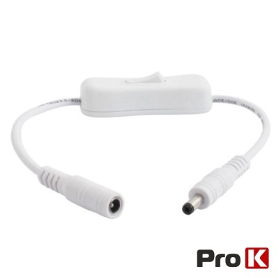 Cabo elétrico branco com interruptor embutido e terminais cilíndricos, fundo branco.