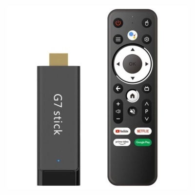 Dispositivo G7 stick preto com comando remoto preto com botões e ícones das principais plataformas de streaming