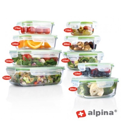 Recipientes de vidro transparentes com tampas brancas e verdes, contendo alimentos variados, marcados com capacidades em etiquetas vermelhas.