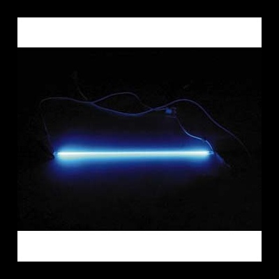 Lâmpada fluorescente tubular azul com fios em fundo escuro