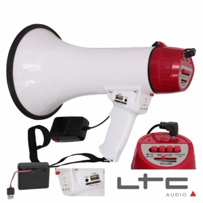 Megafone branco e vermelho com controlo de volume e entradas USB e cartão SD