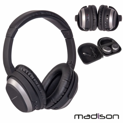 Auscultadores sem fios pretos com detalhes cinza, estojo de transporte e cabo de carregamento.