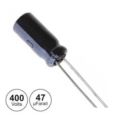Condensador eletrolítico preto com terminais metálicos e texto '400 Volts' e '47 µFarad'