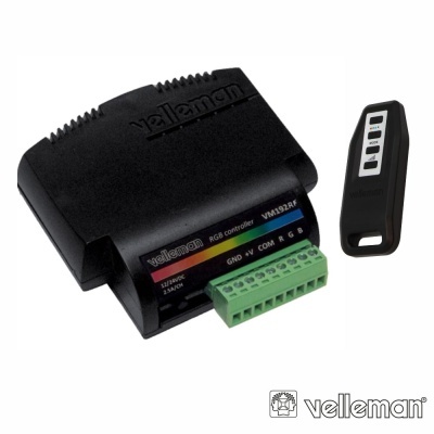 Controlador RGB Velleman preto com consola remota e terminal verde