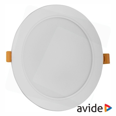 Luminária de teto redonda branca com clips amarelos e logo avide.