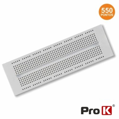 Placa de prototipagem branca Pro K com 550 pontos em fundo branco