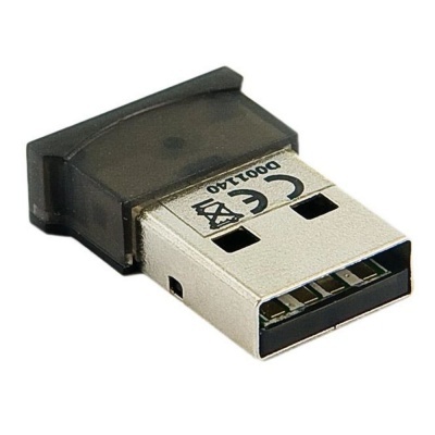 Adaptador USB pequeno com conector metálico e topo de plástico preto