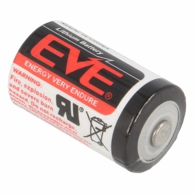 Pilha de lítio EVE com rótulo branco, preto e vermelho e avisos de segurança.