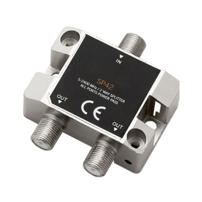 Divisor de sinal coaxial metálico SPA2 5-2400 MHz com três conectores tipo F e inscrições